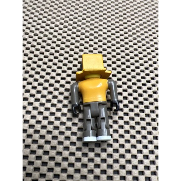 Roblox Series 1 and 3 - 4 Character Lot No Codes - Picture 7 of 9